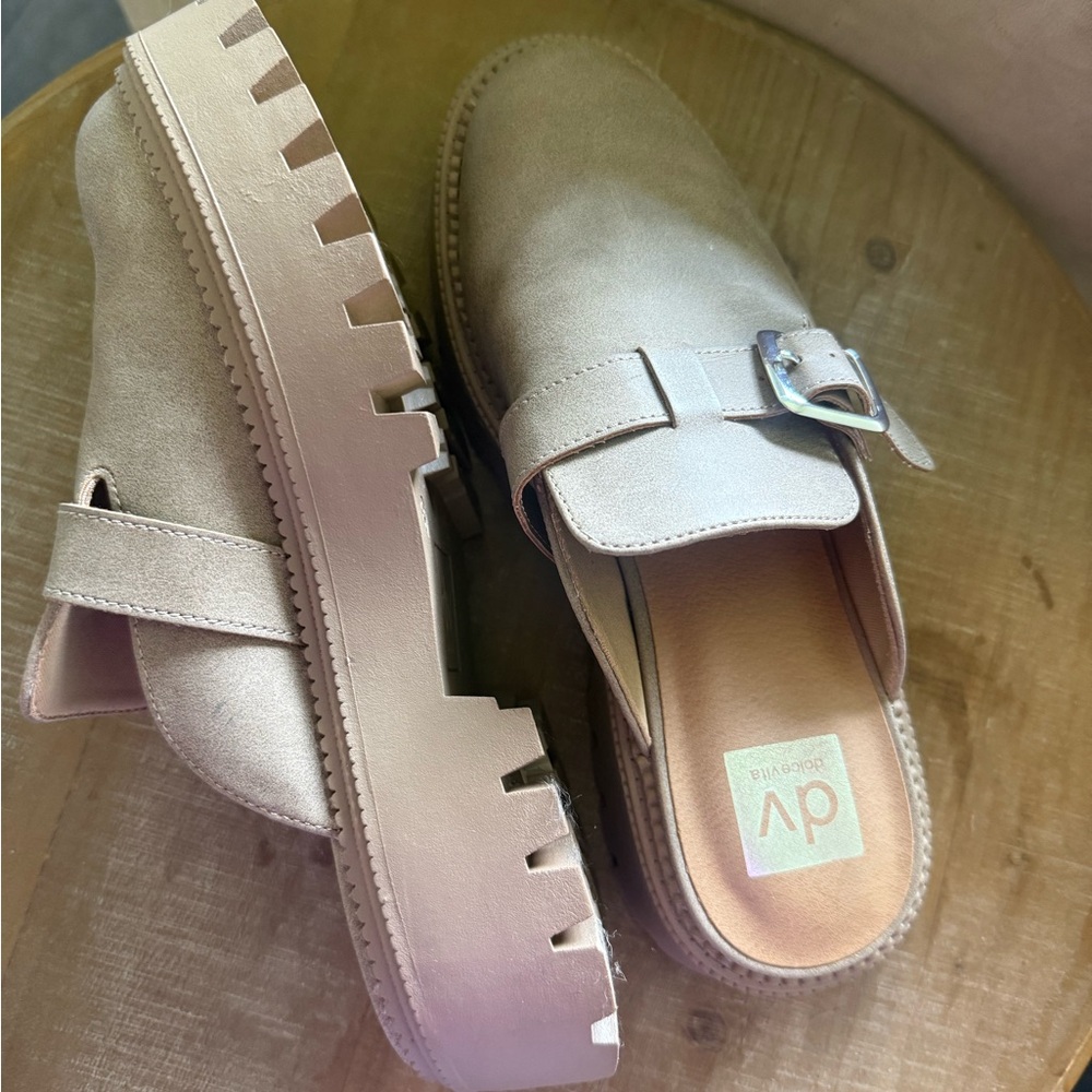 DV by Dolce Vita Taupe Tan Beige Faux Suede Buckle Mule Clogs Lug Sole ~ Size 8